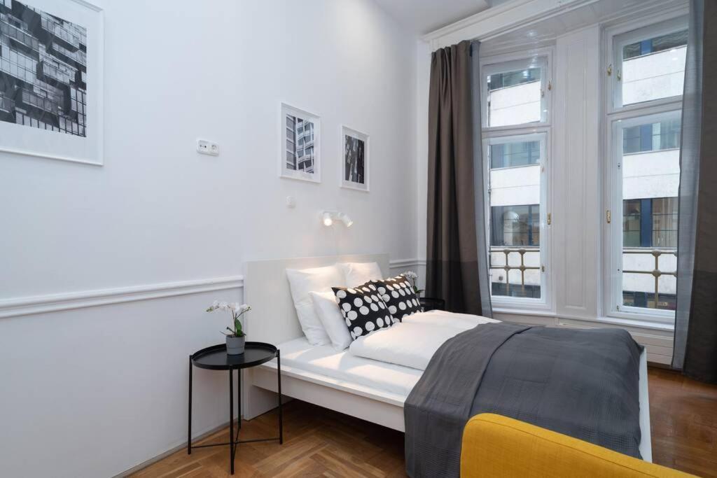 דירה Located, 150 M2 5 Bedrooms Apt.,