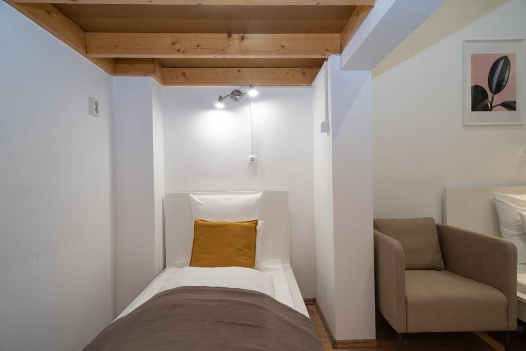 דירה Located, 150 M2 5 Bedrooms Apt.,