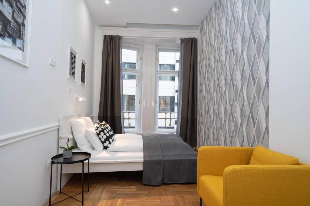 דירה Located, 150 M2 5 Bedrooms Apt., *